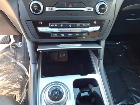 Used 2020 Ford Explorer XLT image 19
