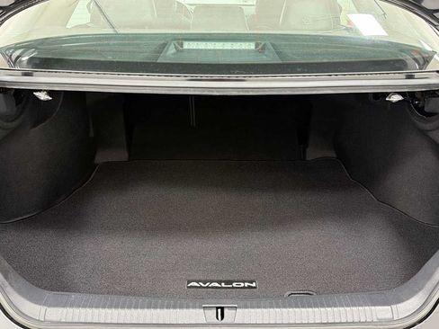 Certified 2022 Toyota Avalon XLE w/ Moonroof Package FWD image 27