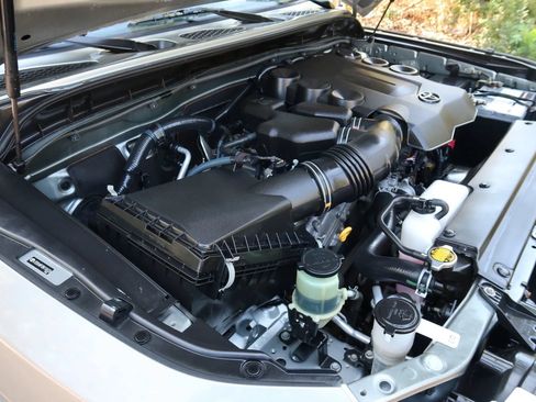 Used 2011 Toyota FJ Cruiser 4WD w/ Upgrade Pkg image 37
