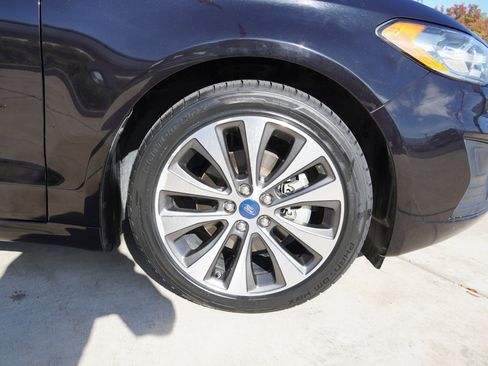 Used 2019 Ford Fusion SE image 11