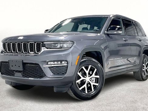 Used 2025 Jeep Grand Cherokee Limited image 14