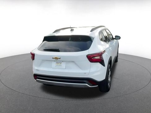 Used 2025 Chevrolet Trax LT w/ LT Convenience Package image 14