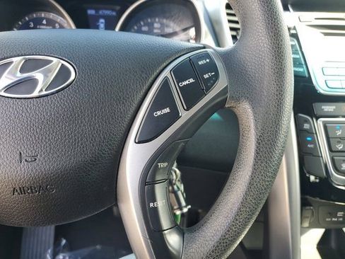 Used 2017 Hyundai Elantra GT image 18