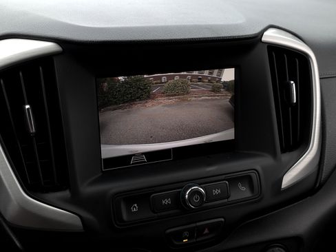 Used 2024 GMC Terrain SLE image 19