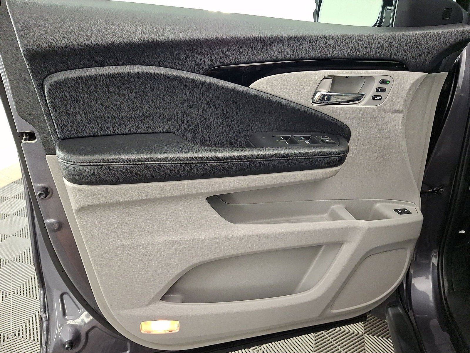 Used 2020 Honda Pilot Elite image 2