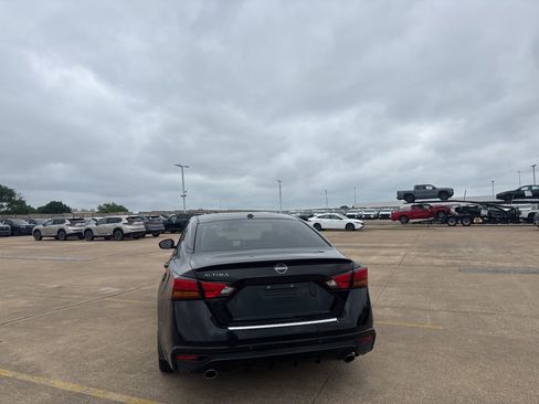 Certified 2023 Nissan Altima 2.5 SR w/ SR Premium Package FWD image 18