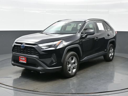 Used 2023 Toyota RAV4 LE AWD/4WD image 2