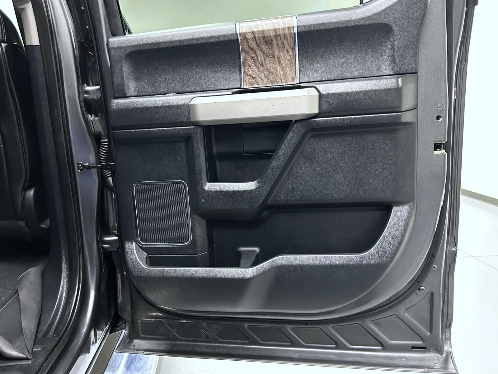 Used 2019 Ford F250 Lariat w/ Lariat Value Package AWD/4WD image 17