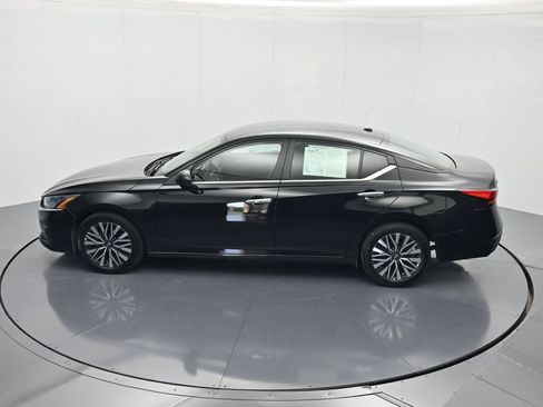 Used 2025 Nissan Altima 2.5 SV FWD image 35