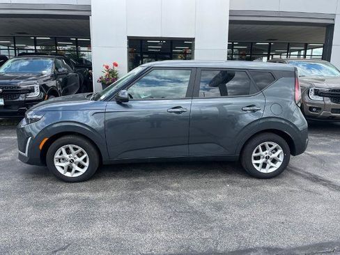Used 2025 Kia Soul LX w/ LX Technology Package FWD image 3