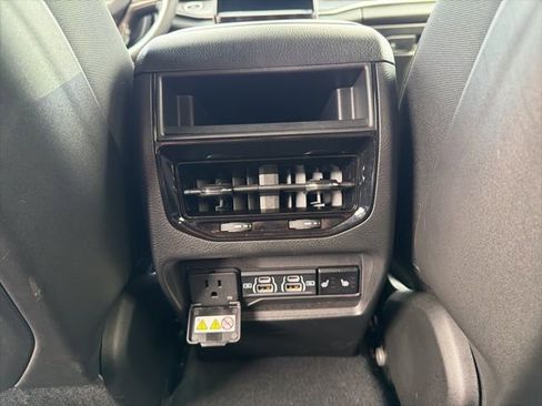 Used 2025 Jeep Grand Cherokee Limited image 14