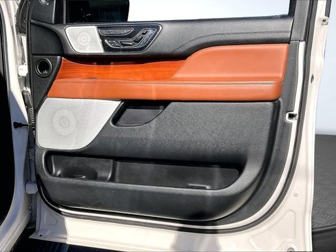 Used 2018 Lincoln Navigator L Reserve w/ Technology Package image 24