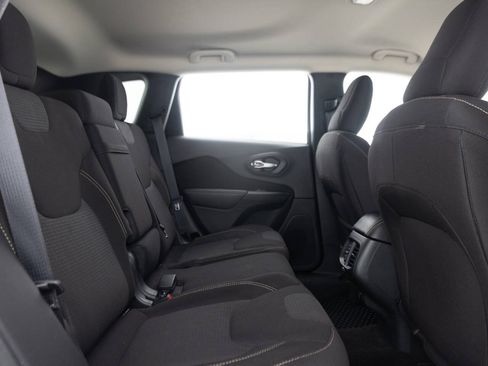 Used 2015 Jeep Cherokee Latitude w/ Comfort/Convenience Group AWD/4WD image 29