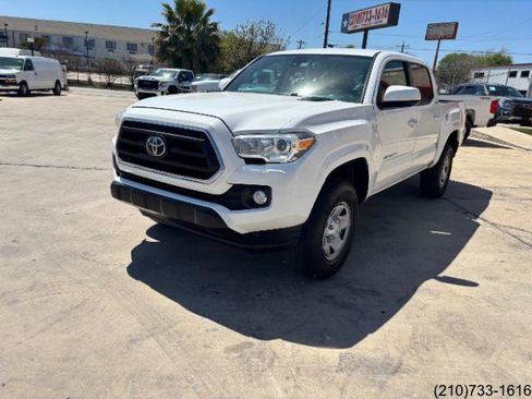 Used 2020 Toyota Tacoma SR5 image 3