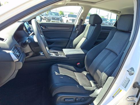 Used 2018 Honda Accord EX image 17