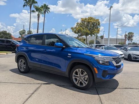 Used 2023 Kia Seltos LX AWD/4WD image 9