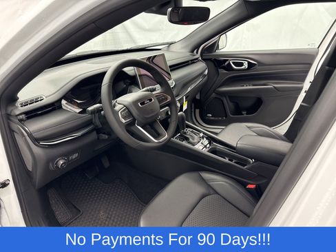 New 2025 Jeep Compass Latitude w/ Sun & Sound Group AWD/4WD image 11