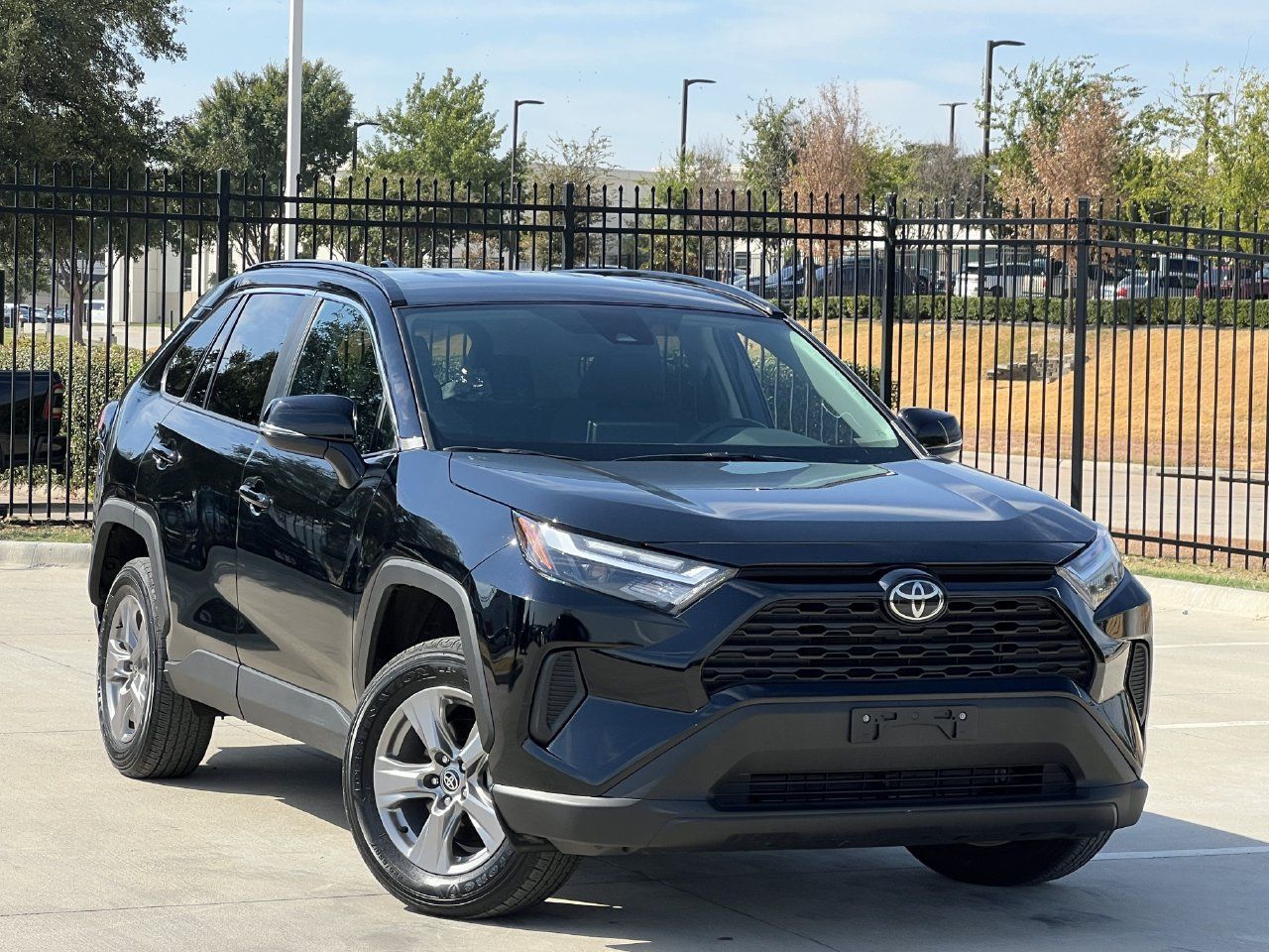 Used 2025 Toyota RAV4 XLE AWD/4WD image 2