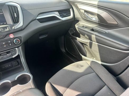 Used 2024 GMC Terrain SLE image 15