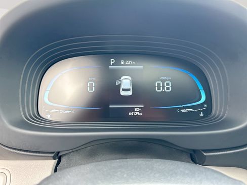 Used 2023 Hyundai Venue SEL FWD image 17