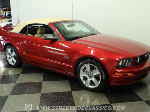 Used 2006 Ford Mustang GT RWD image 14