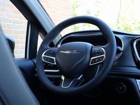 New 2026 Chrysler Pacifica Select image 55