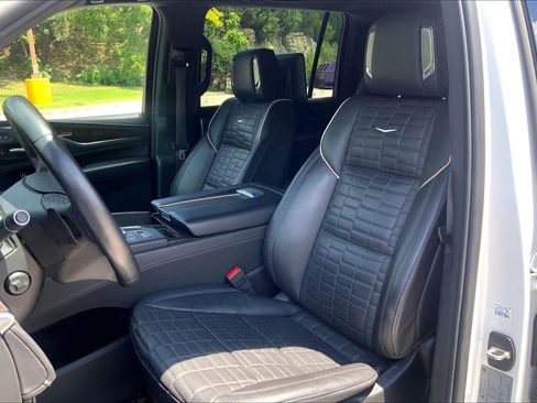 Used 2024 Cadillac Escalade ESV Sport Platinum w/ LPO, ONYX Package AWD/4WD image 23