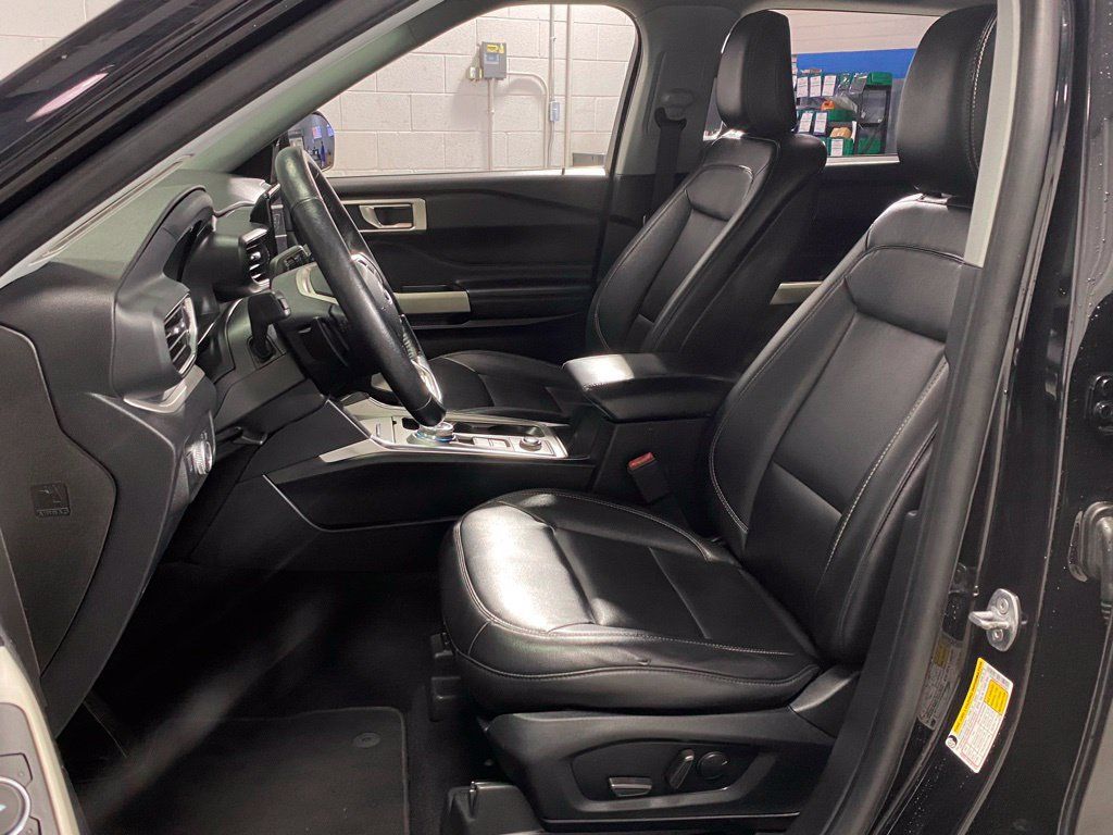 Used 2020 Ford Explorer XLT w/ Equipment Group 202A AWD/4WD image 18