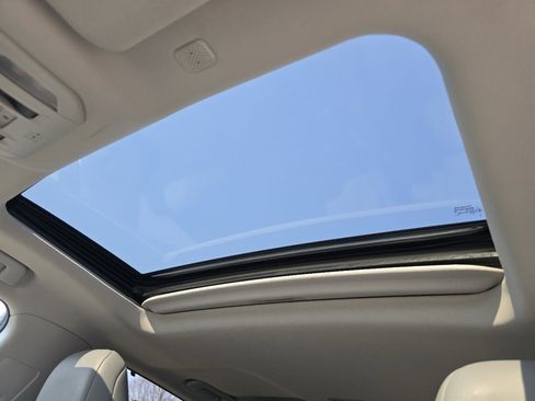 Used 2020 Toyota Highlander XLE image 3