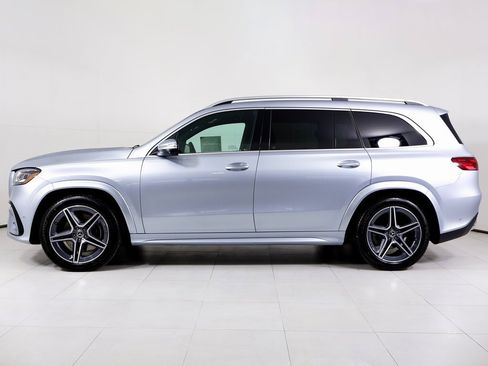 Used 2025 Mercedes-Benz GLS 450 4MATIC image 2