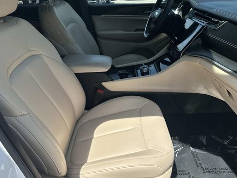 Used 2024 Jeep Grand Cherokee Limited AWD/4WD image 13