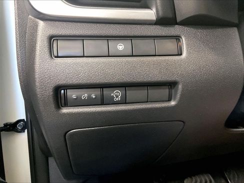 Used 2023 Nissan Rogue SV AWD/4WD image 26