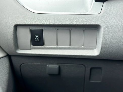 Used 2017 Toyota Sienna L FWD image 25