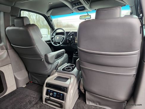Used 2023 Chevrolet Express 2500 image 30
