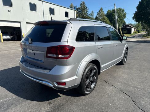 Used 2019 Dodge Journey Crossroad FWD image 3