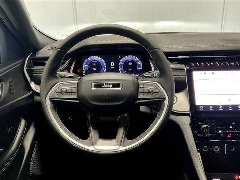 New 2025 Jeep Grand Cherokee Limited w/ Black Appearance Package image 20