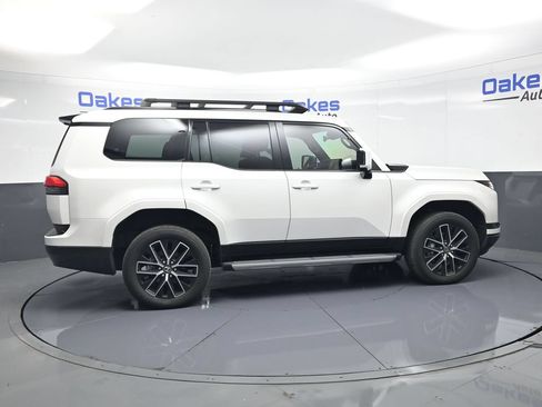 Used 2024 Lexus GX 550 w/ Accessory Package (2T) AWD/4WD image 9