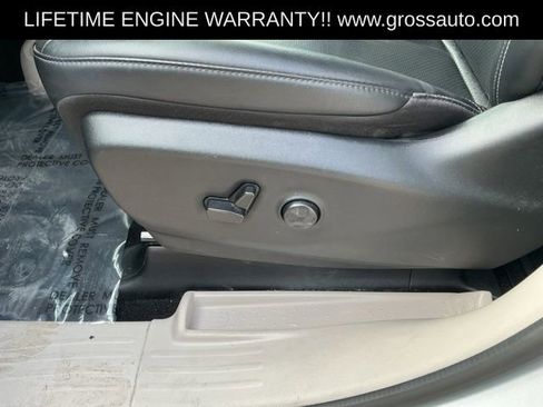 Used 2024 Chrysler Pacifica Touring-L FWD image 11