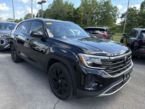 Used 2024 Volkswagen Atlas Cross Sport SE w/ Black Wheel Package AWD/4WD image 2
