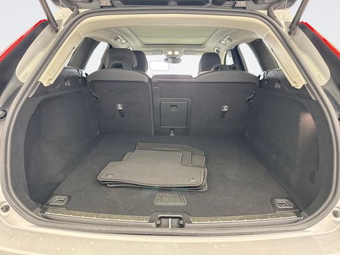 Used 2025 Volvo XC60 B5 Plus image 18