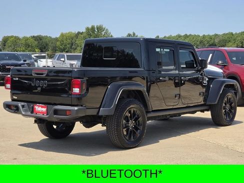 Used 2024 Jeep Gladiator Sport AWD/4WD image 10