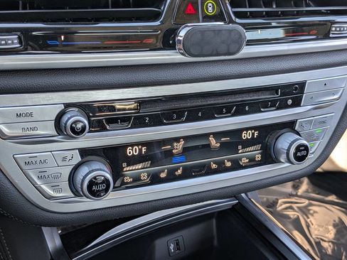 Used 2019 BMW 750i xDrive image 25
