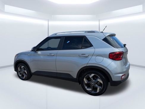 Used 2023 Hyundai Venue SEL FWD image 6