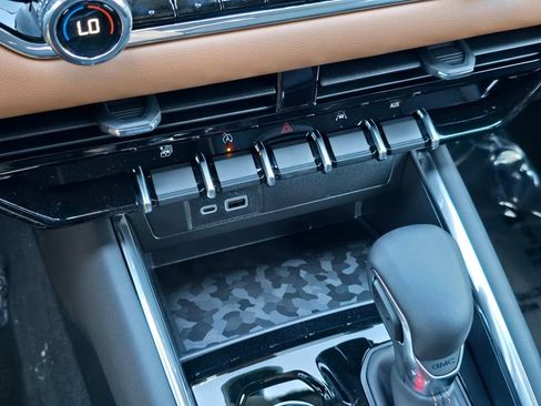 New 2026 GMC Canyon AT4 AWD/4WD image 17