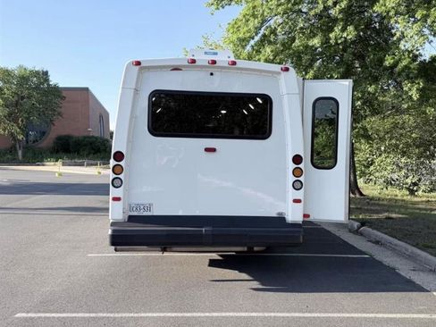 Used 2019 Ford E-450 and Econoline 450 Super Duty w/ Shuttle Bus Prep Package RWD image 5