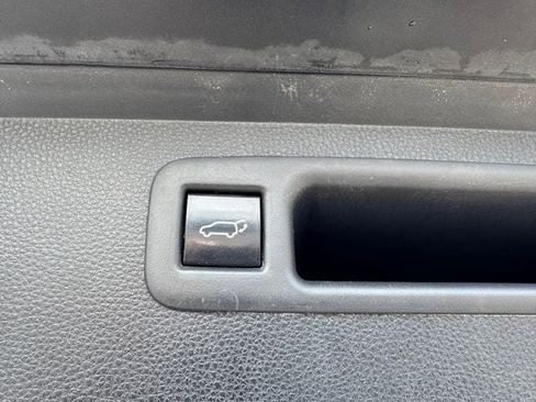 Used 2022 Toyota Highlander LE image 18