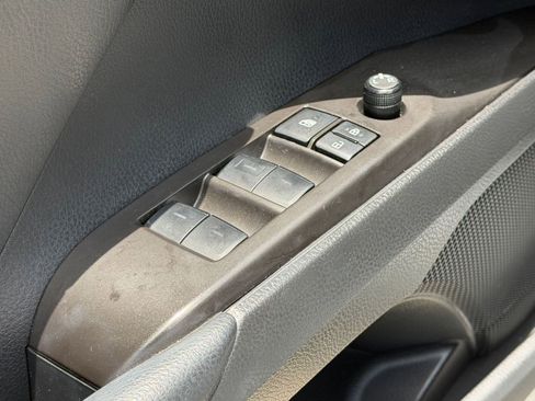 Used 2023 Toyota Camry SE FWD image 11