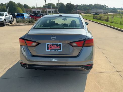 Used 2024 Nissan Altima 2.5 SV image 8