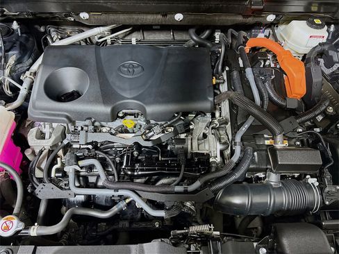 Certified 2022 Toyota Venza LE image 25