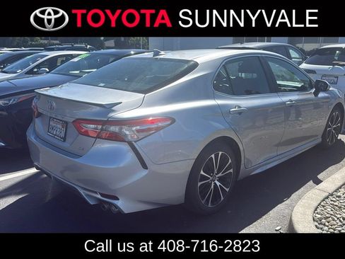 Used 2019 Toyota Camry SE w/ Convenience Package FWD image 2